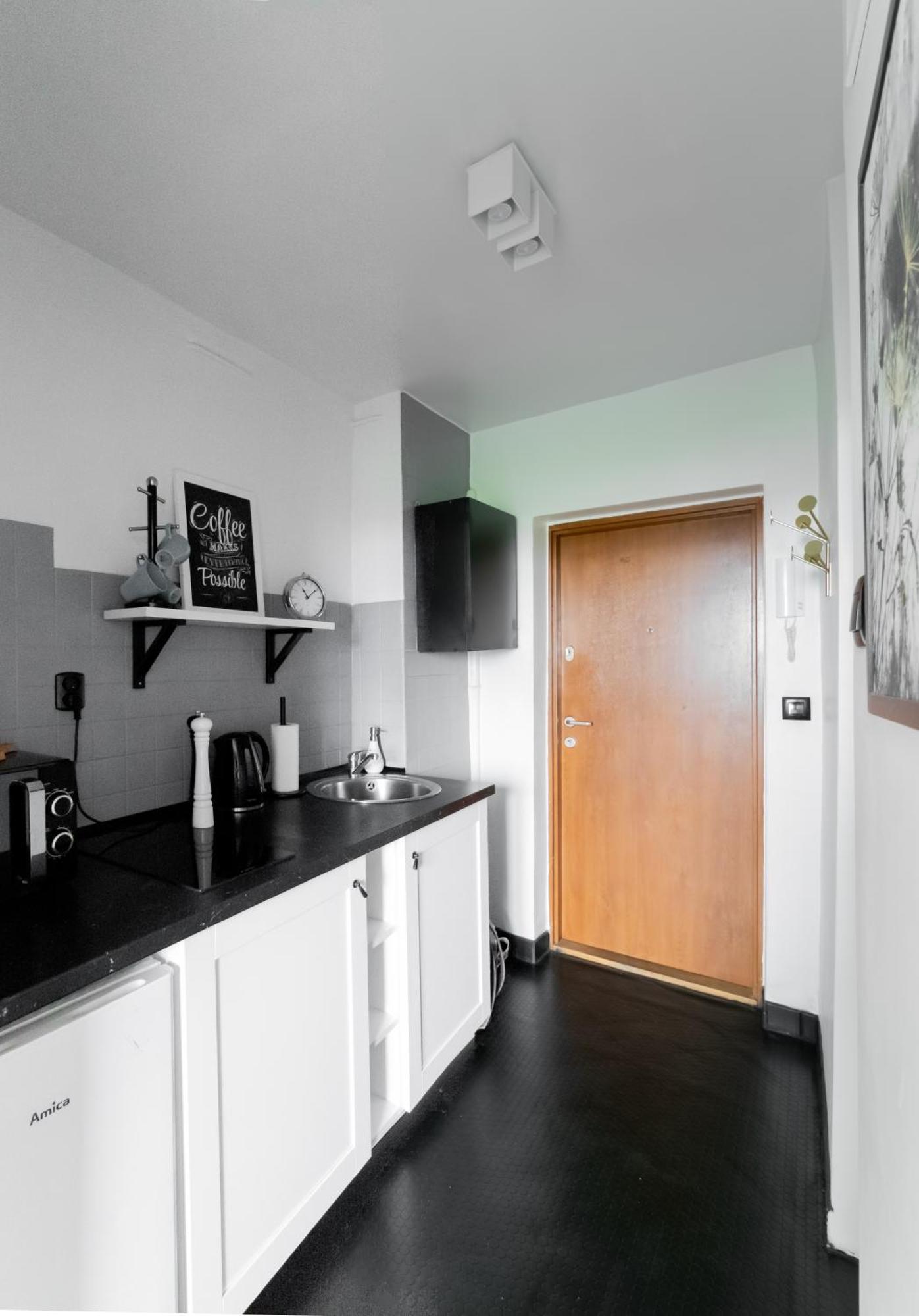 Piotrapartments - Daleka Cozy Train&Airport Apartment Варшава Экстерьер фото