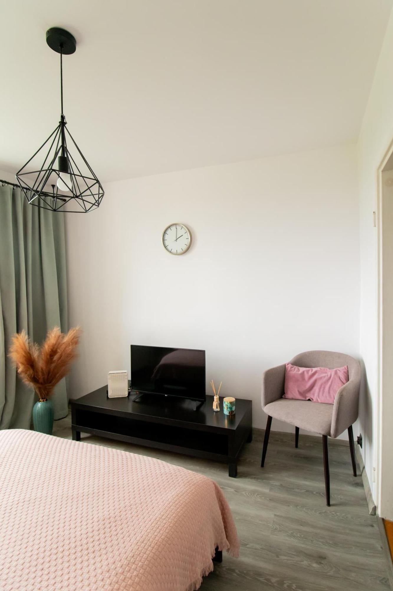 Piotrapartments - Daleka Cozy Train&Airport Apartment Варшава Экстерьер фото