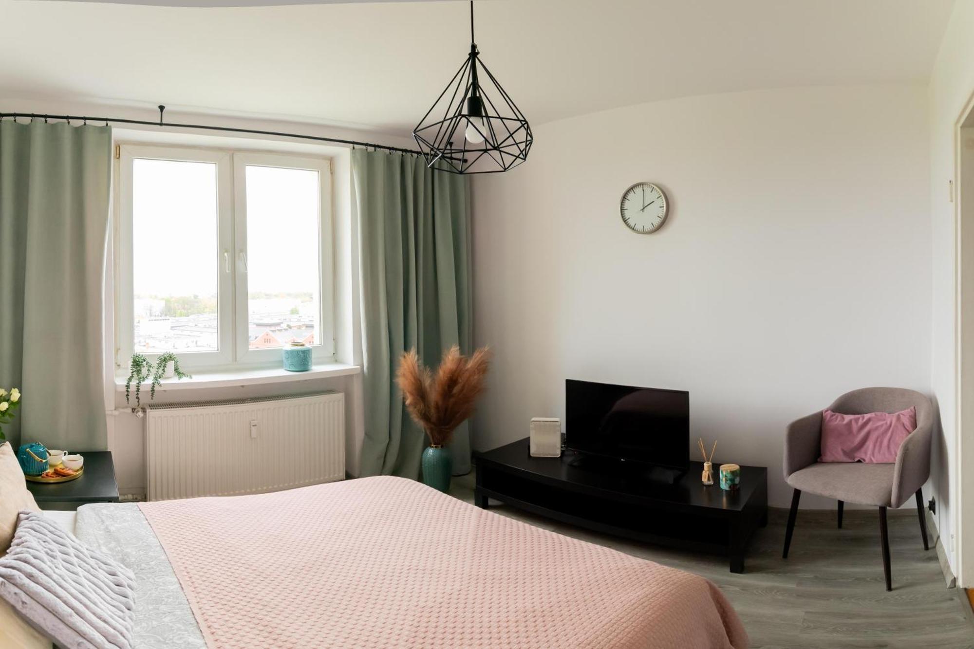Piotrapartments - Daleka Cozy Train&Airport Apartment Варшава Экстерьер фото