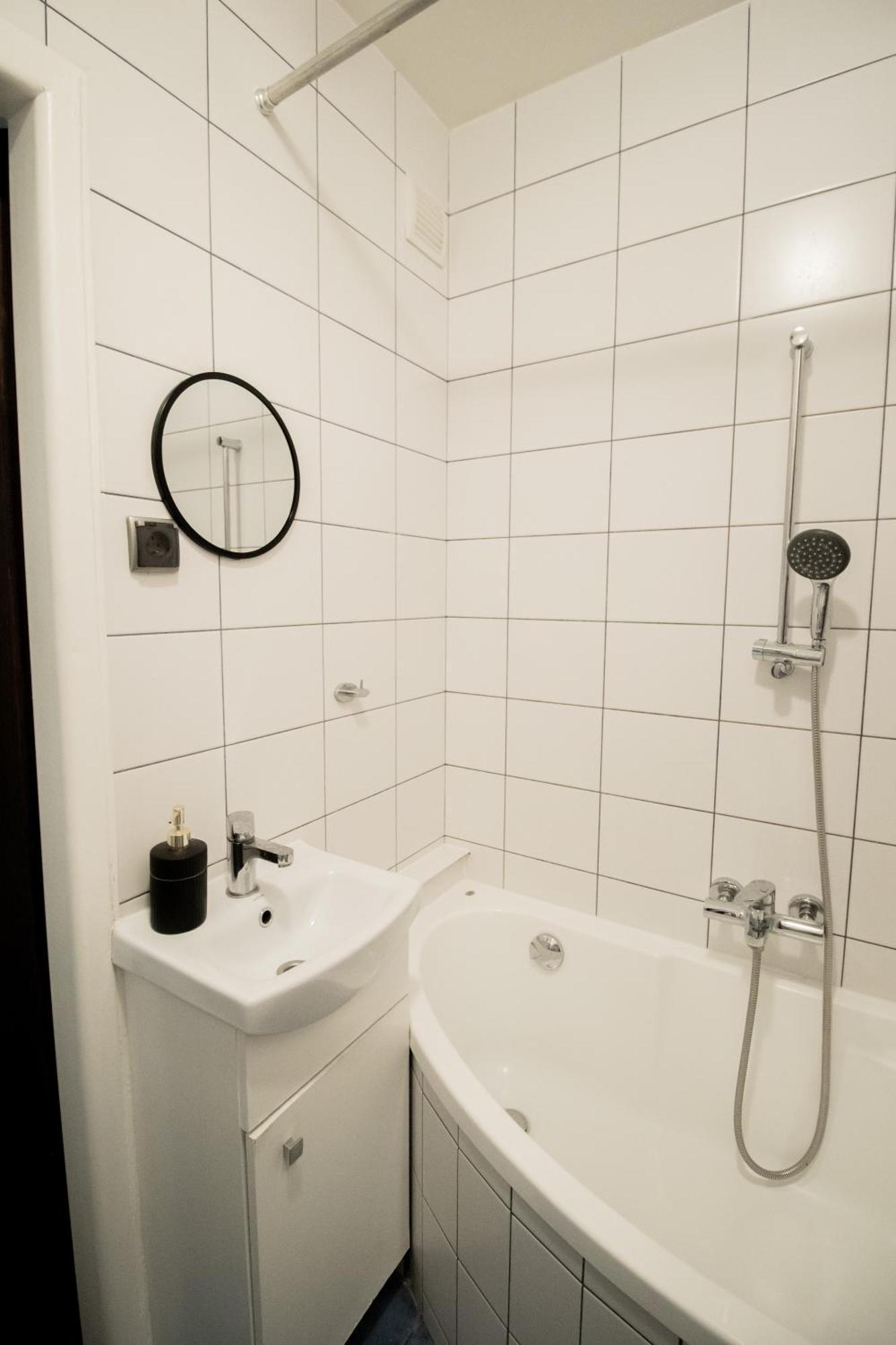 Piotrapartments - Daleka Cozy Train&Airport Apartment Варшава Экстерьер фото